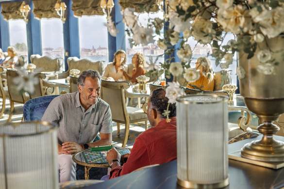 UNIWORLD Boutique River Cruises S.S. La Venezia Hari's Bar & Lounge Lifestyle 6.jpeg